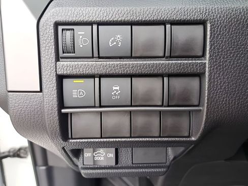 Certified 2025 Toyota Tacoma SR5 image 27