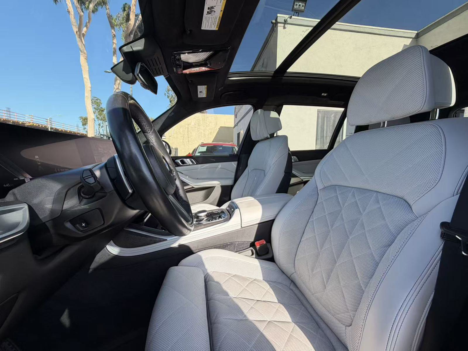 Used 2024 BMW X7 xDrive40i w/ M Sport Package AWD/4WD image 8