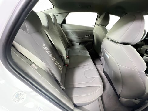 Used 2024 Hyundai Elantra SEL FWD image 25