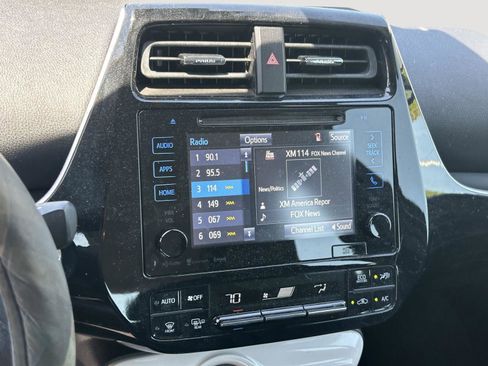 Used 2017 Toyota Prius Three Touring image 11