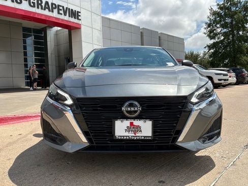 Used 2025 Nissan Altima 2.5 SV FWD image 3