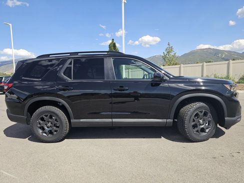 New 2025 Honda Pilot TrailSport image 10