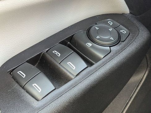 Used 2021 Chevrolet Equinox LS image 24