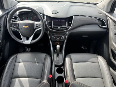 Used 2021 Chevrolet Trax LT w/ Premium Seat Package AWD/4WD image 6