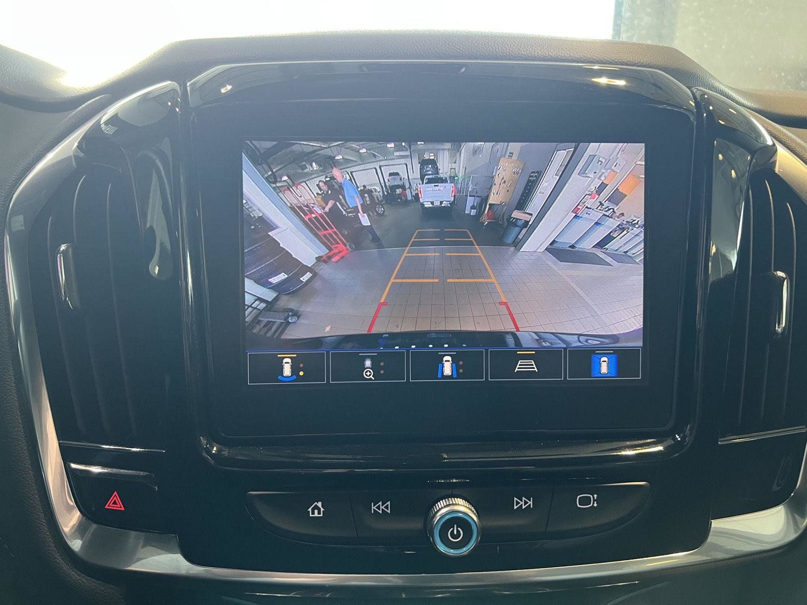 Used 2023 Chevrolet Traverse LT w/ Rear Camera Mirror Package AWD/4WD image 26