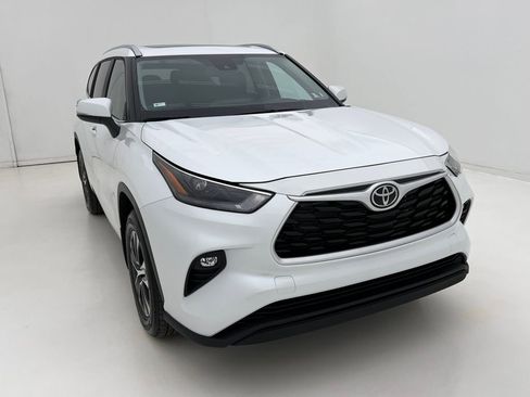 Used 2026 Toyota Highlander XLE image 3