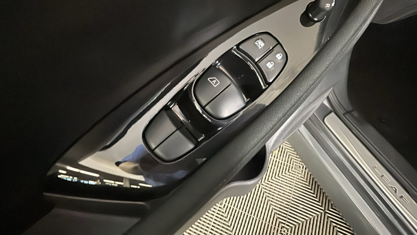 Used 2025 Nissan Leaf SV Plus FWD image 13