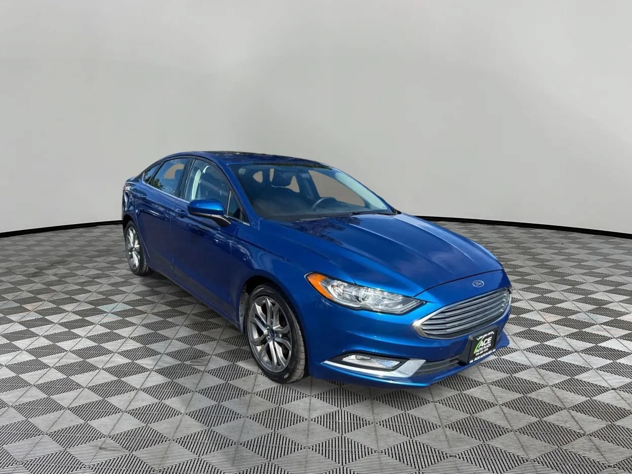 Used 2017 Ford Fusion SE w/ Equipment Group 201A FWD image 1