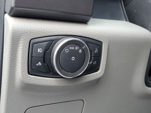 Used 2016 Ford F150 XLT image 19