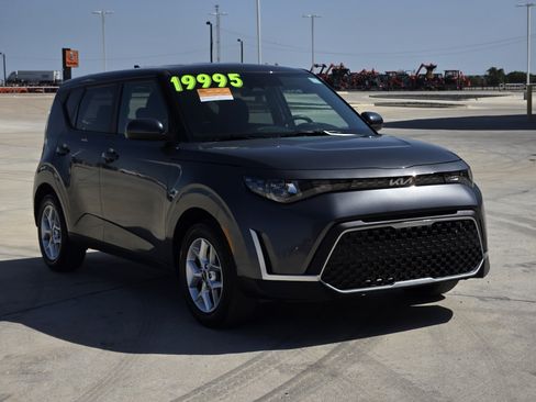 Used 2025 Kia Soul LX w/ LX Technology Package FWD image 4