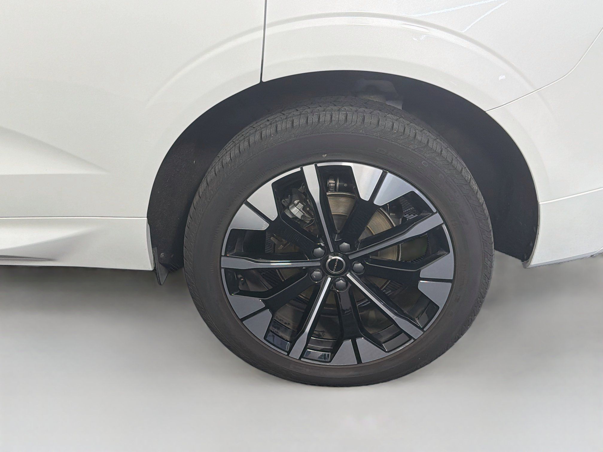 Used 2026 Volvo XC60 B5 Plus AWD/4WD image 11