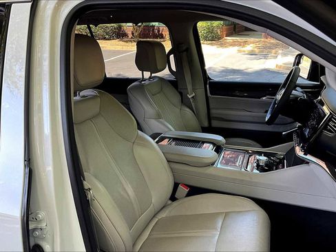 Used 2024 Jeep Wagoneer 4WD w/ Premium Group I image 8