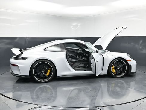 Certified 2025 Porsche 911 GT3 RWD image 31