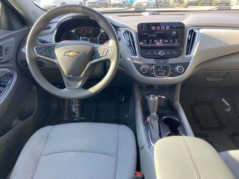 Used 2018 Chevrolet Malibu LT FWD image 9