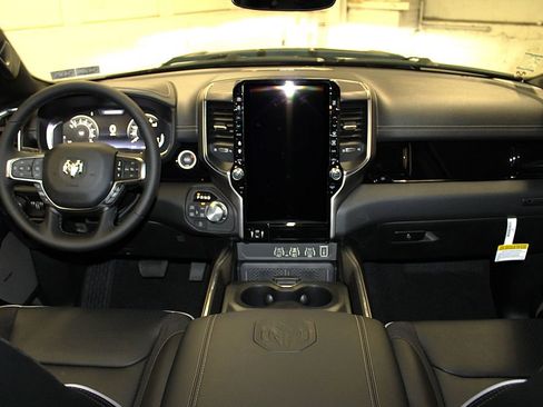 New 2026 RAM 1500 Laramie AWD/4WD image 9