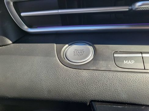 Used 2022 Hyundai Elantra Limited FWD image 33