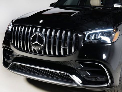Used 2025 Mercedes-Benz GLS 63 AMG 4MATIC image 32