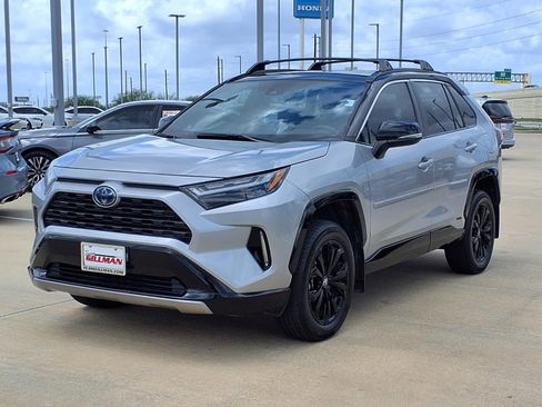 Used 2024 Toyota RAV4 XSE AWD/4WD image 4