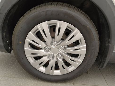 Used 2019 Nissan Kicks S FWD image 31