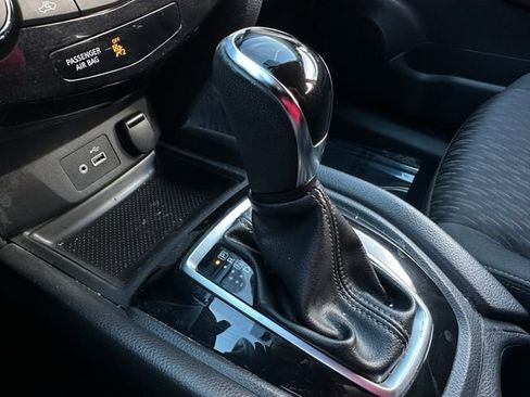 Used 2018 Nissan Rogue SV image 30