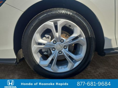 Used 2025 Honda Accord LX image 9