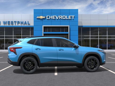 New 2026 Chevrolet Trax LT w/ Midnight Edition FWD image 5