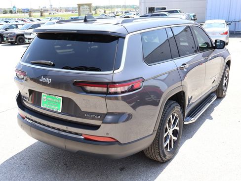 Used 2023 Jeep Grand Cherokee L Limited AWD/4WD image 5