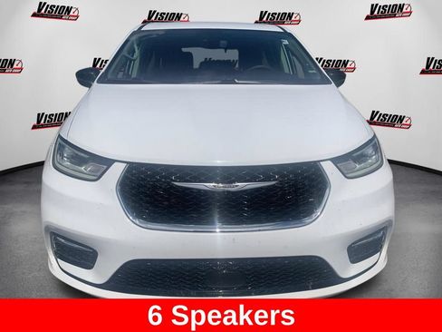 Used 2024 Chrysler Pacifica Touring-L FWD image 8
