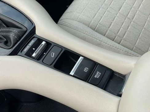 Used 2024 Honda HR-V LX image 25