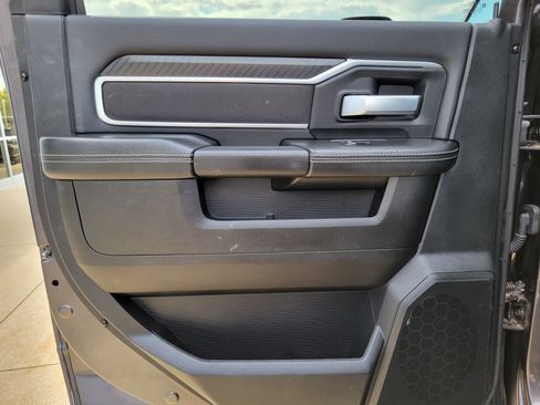 Used 2025 RAM 2500 Big Horn AWD/4WD image 18