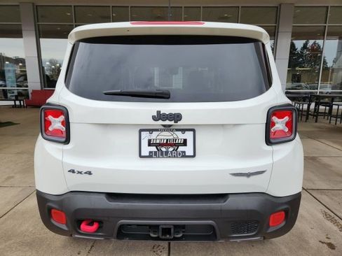 Used 2017 Jeep Renegade Trailhawk AWD/4WD image 13