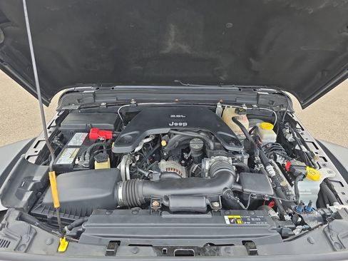 Used 2018 Jeep Wrangler Unlimited Rubicon image 31