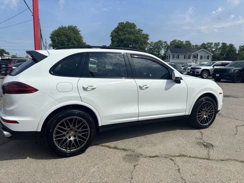 Used 2018 Porsche Cayenne Platinum Edition AWD/4WD image 3
