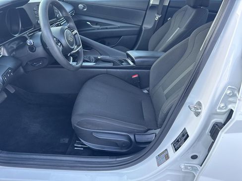 Used 2023 Hyundai Elantra SE FWD image 13