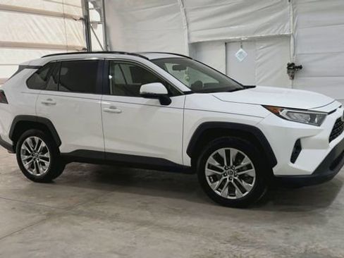 Used 2019 Toyota RAV4 XLE Premium FWD image 6