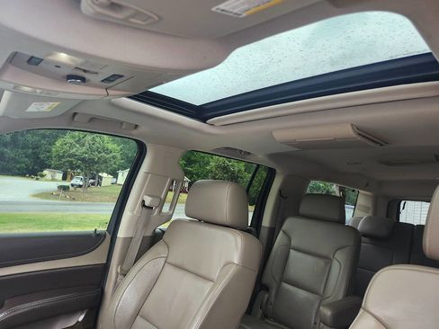 Used 2015 Chevrolet Suburban LT image 17
