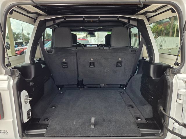 Used 2024 Jeep Wrangler Unlimited Rubicon AWD/4WD image 9
