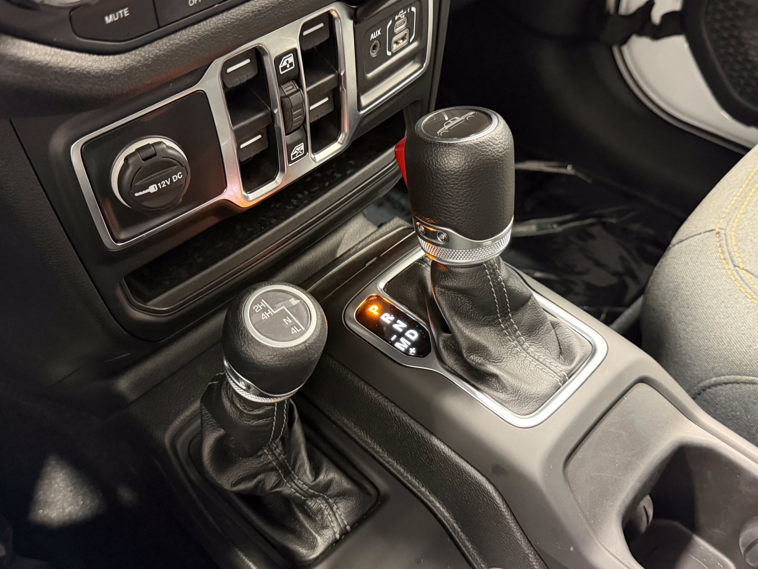 Used 2025 Jeep Gladiator Sport AWD/4WD image 44