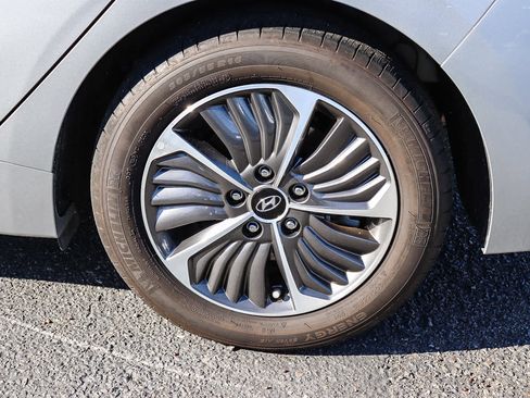 Used 2022 Hyundai Ioniq SE image 11