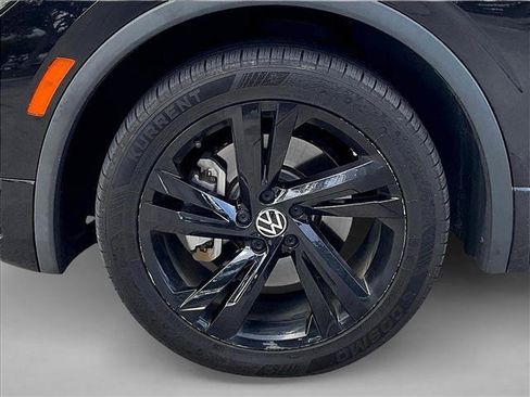 Used 2023 Volkswagen Tiguan SE R-Line FWD image 10