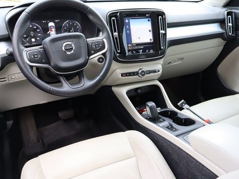 Used 2019 Volvo XC40 T5 Momentum AWD/4WD image 5