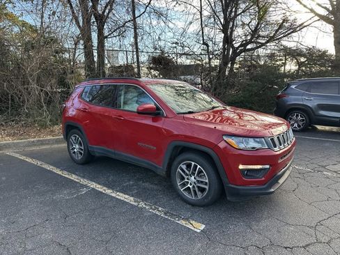 Used 2019 Jeep Compass Latitude image 4