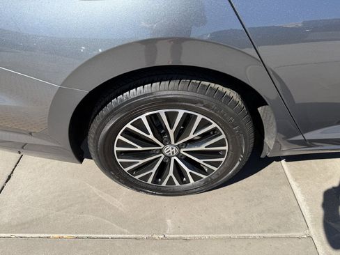 Used 2020 Volkswagen Jetta SE w/ SE Cold Weather Package image 15