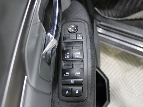 Used 2022 RAM 1500 Classic SLT AWD/4WD image 6
