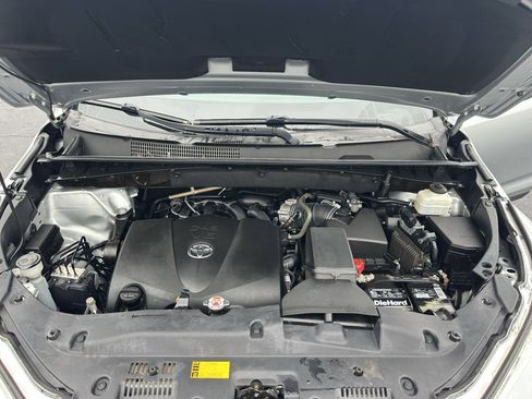 Used 2019 Toyota Highlander XLE image 37
