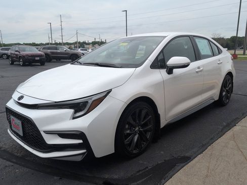 Used 2024 Toyota Corolla SE FWD image 4