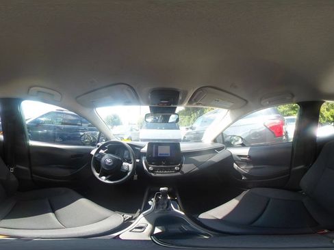 Used 2025 Toyota Corolla LE FWD image 32