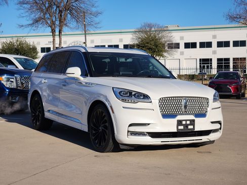 Used 2021 Lincoln Aviator Reserve w/ Equipment Group 210A image 2