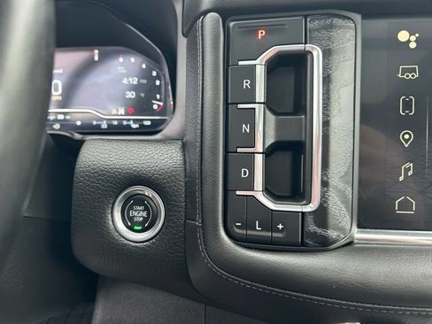 Used 2023 GMC Yukon XL Denali AWD/4WD image 31