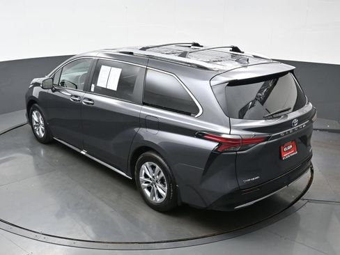 Used 2025 Toyota Sienna Limited AWD/4WD image 40